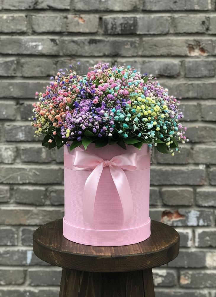 Цветочная композиция из Гипсофила и Розы в шляпной коробке в Васильчиново