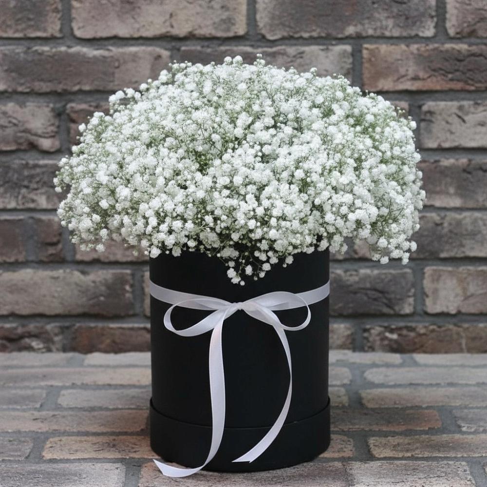 Цветочная композиция из Гипсофила в шляпной коробке в Васильчиново