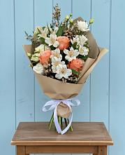 Букет цветов из:  Альстромерии, Лизиантусы, Розы и Хризантемы в Васильчиново
