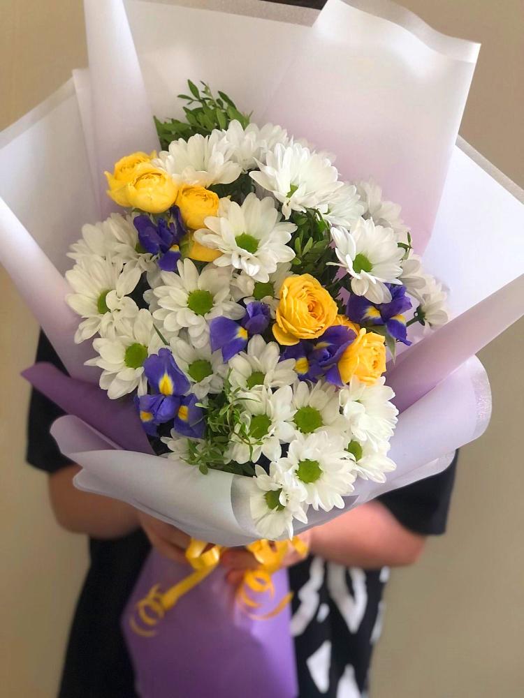 Букет цветов из: Ирисы, Хризантемы и Розы в Васильчиново