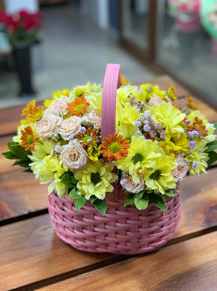 Цветочная композиция из Хризантемы и Розы в корзине в Васильчиново