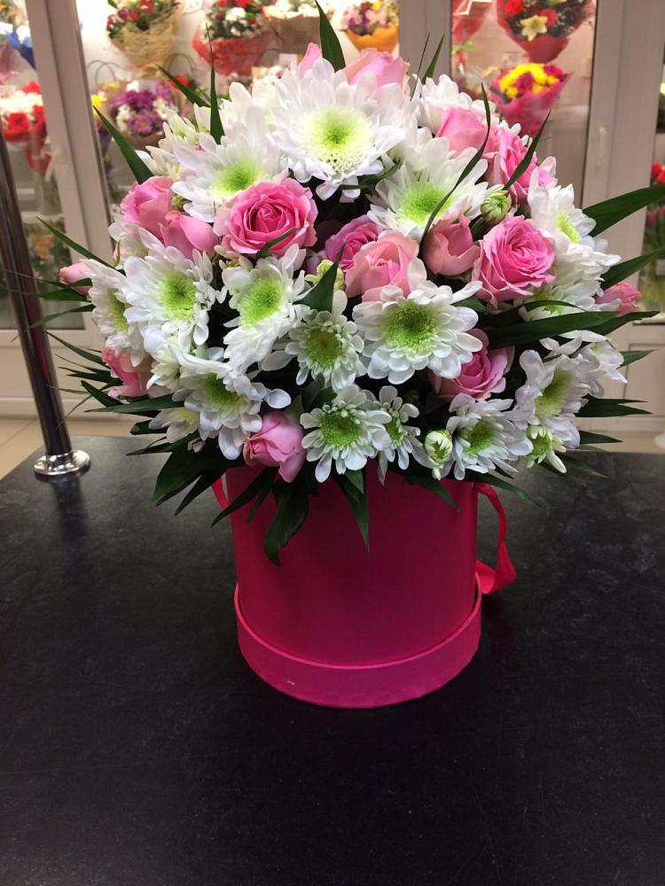 Цветочная композиция из Розы и Хризантемы в шляпной коробке в Васильчиново