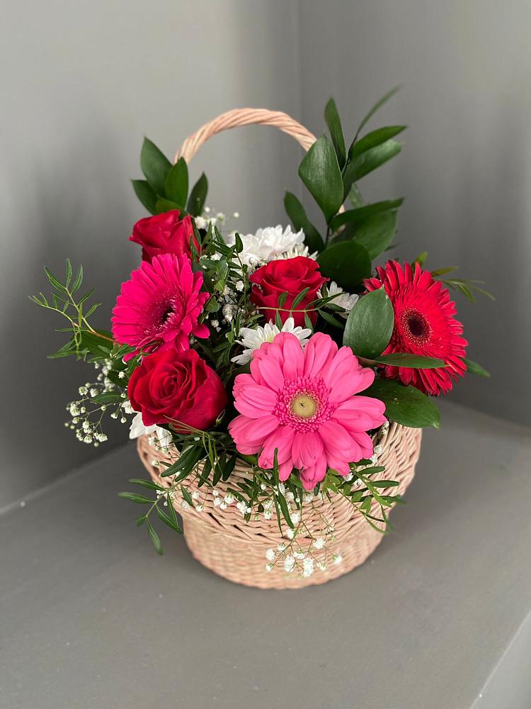 Цветочная композиция из Розы, Хризантемы и Герберы в корзине в Васильчиново